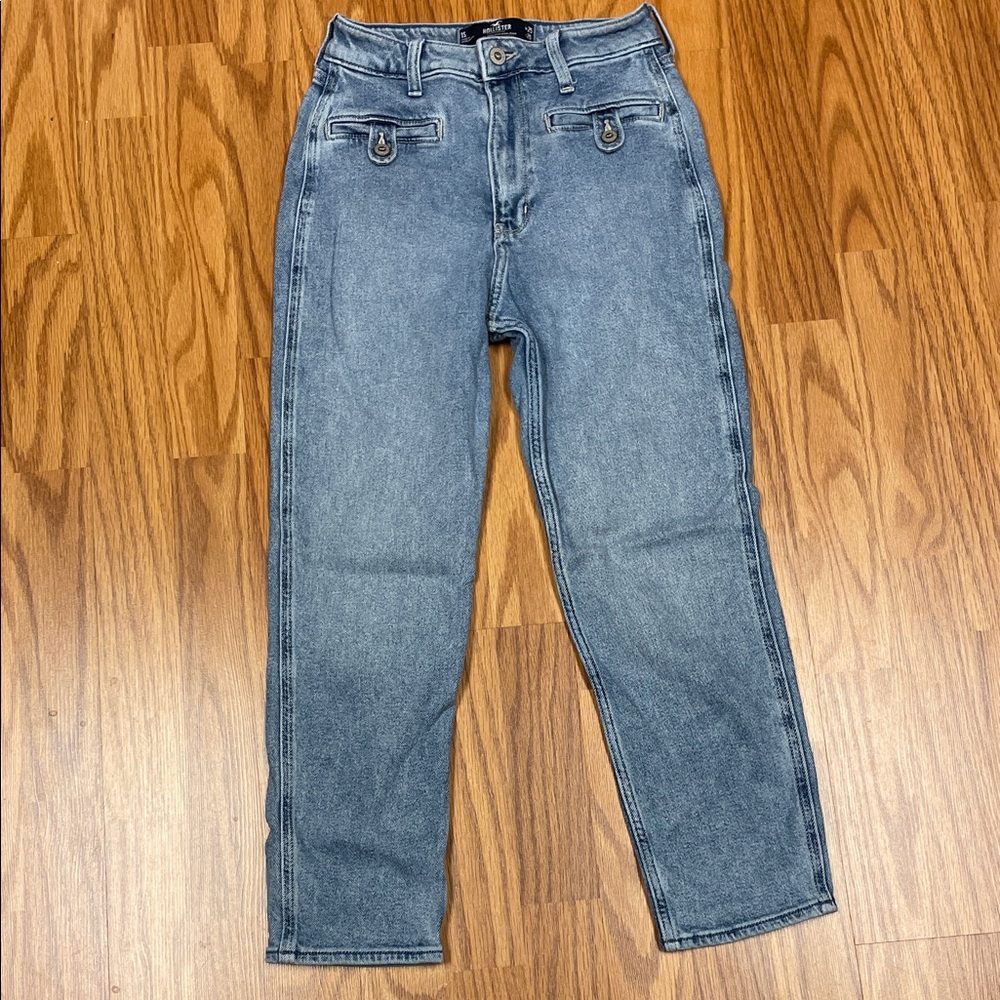 Hollister Light Blue Ultra High-Rise Mom Jeans Size 1 Short